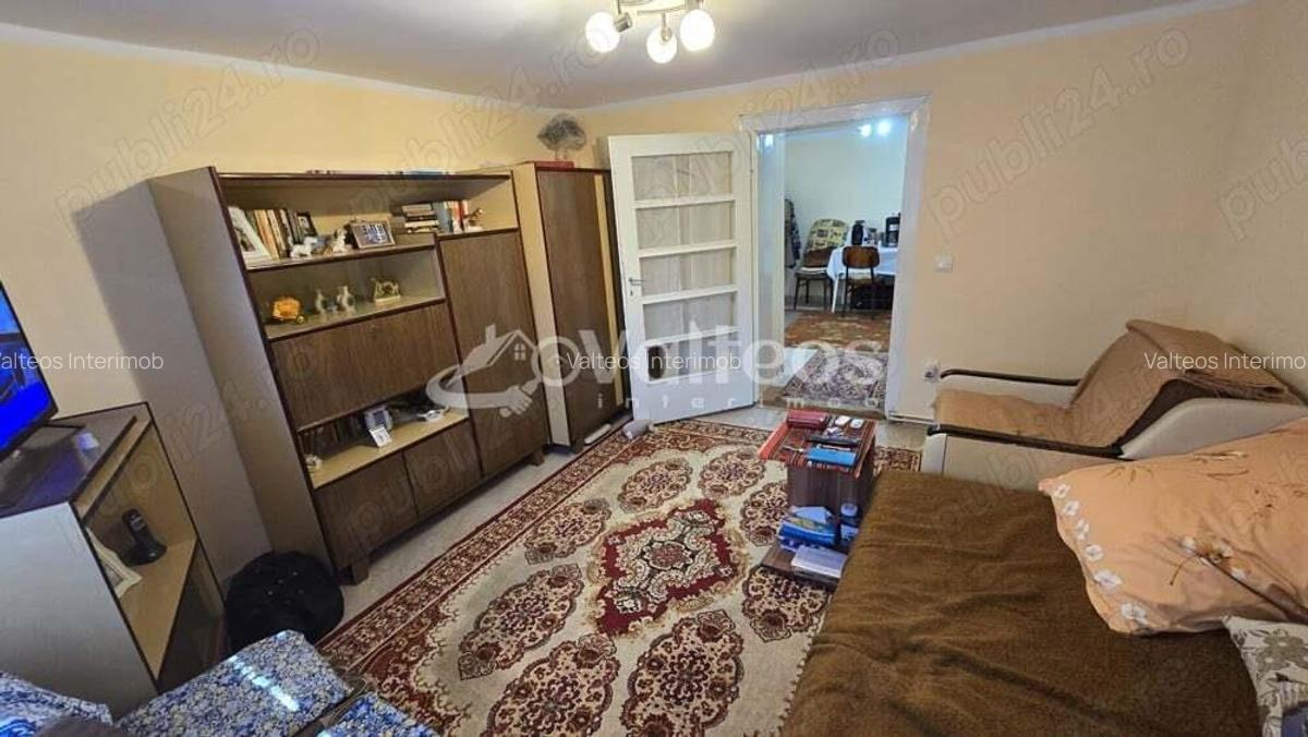 Resita, de vanzare casa, doua corpuri, curte, zona centrala - 4