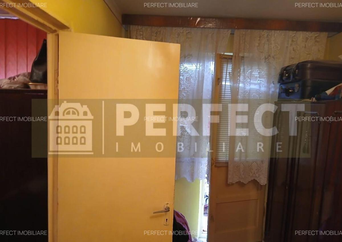 Apartament 2 camere, et.2/4 -Zarandului - 40.000 euro - 2