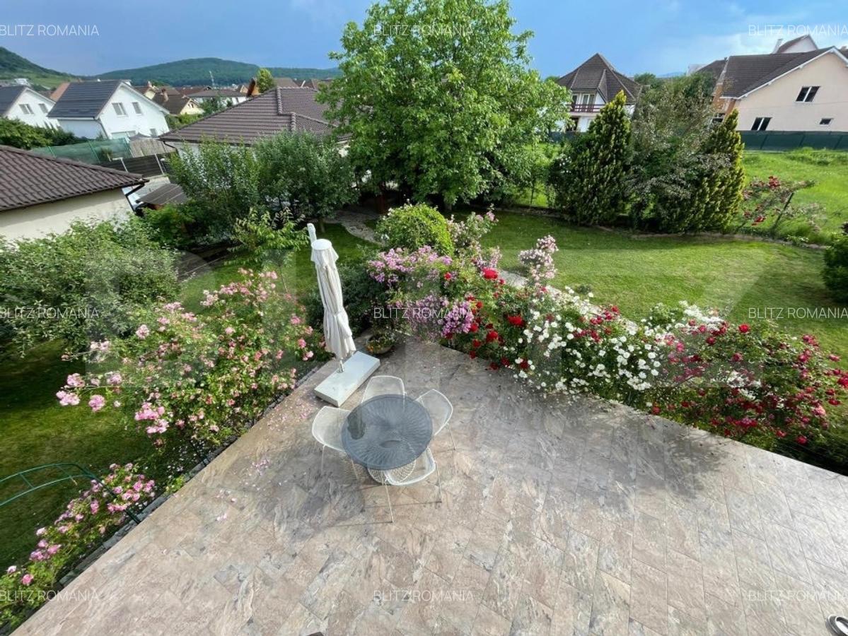 Casa individuala de vanzare, 250 mp utili, teren 1200 mp, zona Unirea - 2