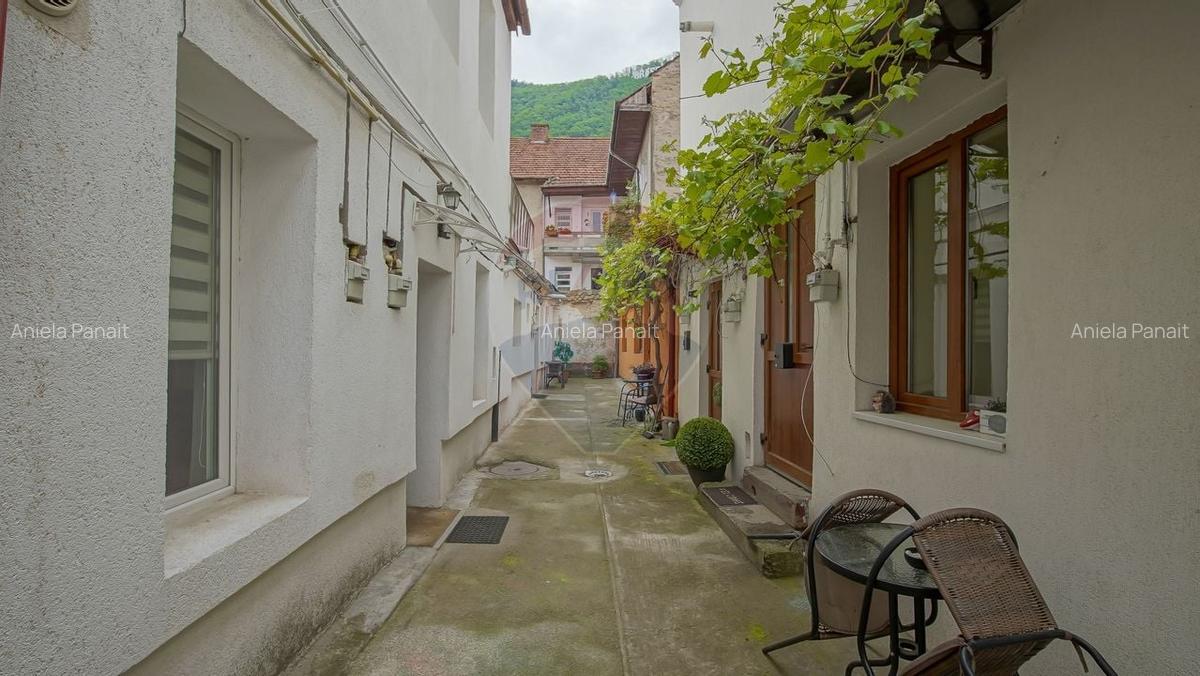 Apartament cu 2 camere semidecomandat, mobilat în Centrul Istoric - 1