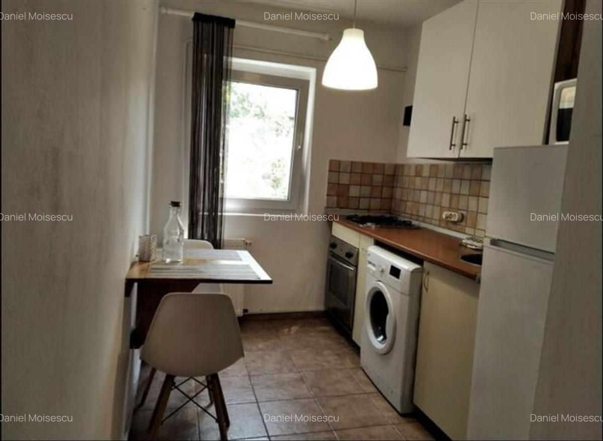 Decomandat, mobilat si utilat in Complexul Studentesc - 4