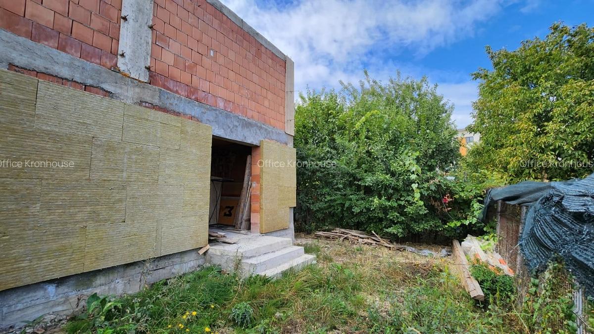 Apartament cu 3 camere în Tractorul - 15