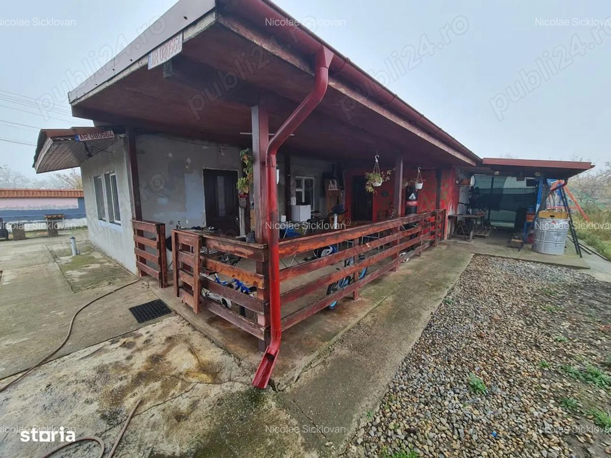 Casa cu teren mare. Casa se poate locui. Apa curenta, centrala termica curte mare plus livada. - 2