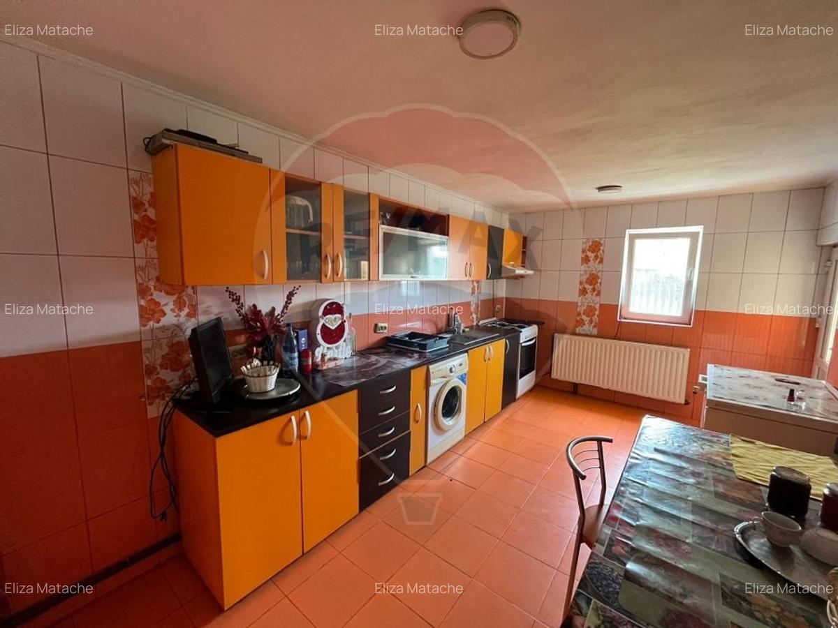 Vila multifunctionala cu 3 corpuri, langa Campulung-Muscel - 12