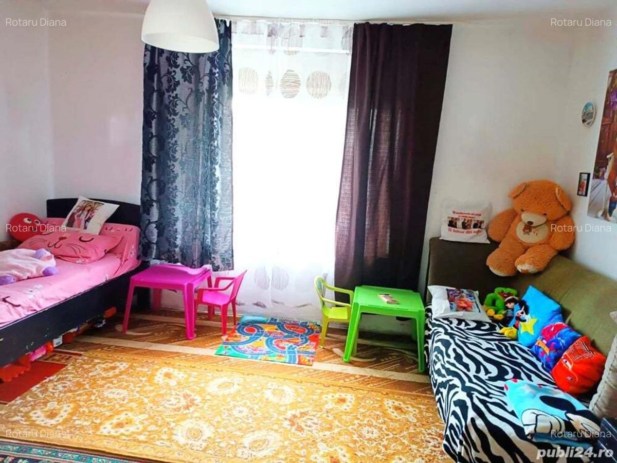 Casa de vanzare cu front stradal generos, disponibila in 2 rate, in zona buna - 4