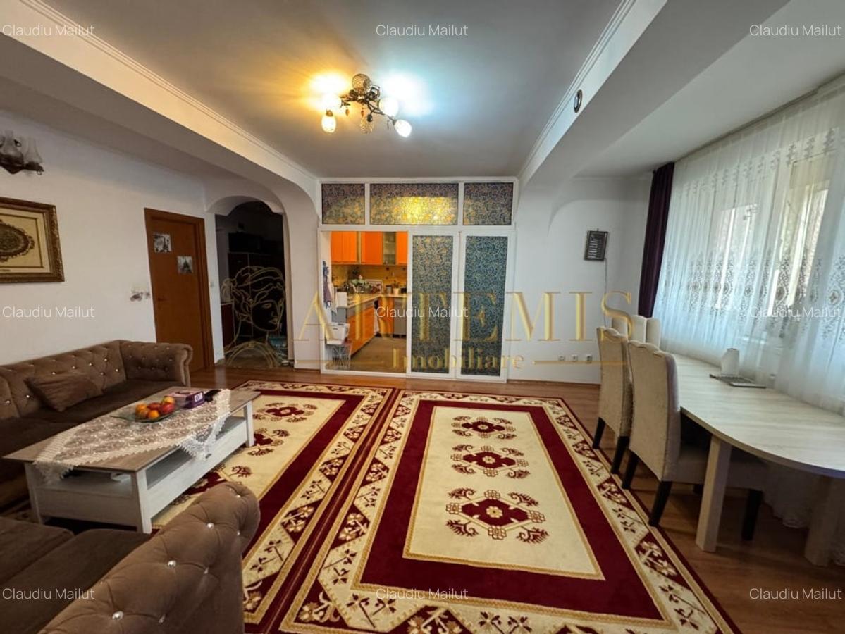 Apartament 4 camere , decomandat , zona Independentei - 3