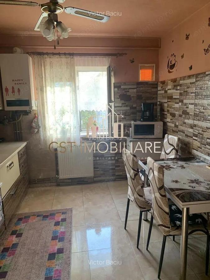 Apartament 3 camere decomandat Zona Soarelui - 1
