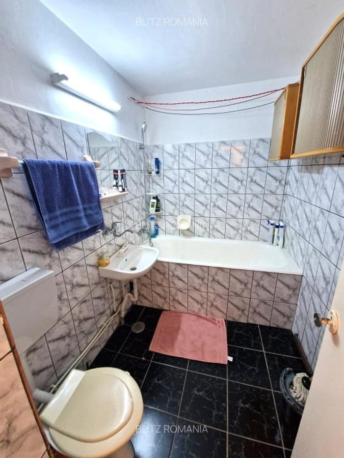 Apartament 2 camere, decomandat - 51 mp utili, zona Hotvon - 8