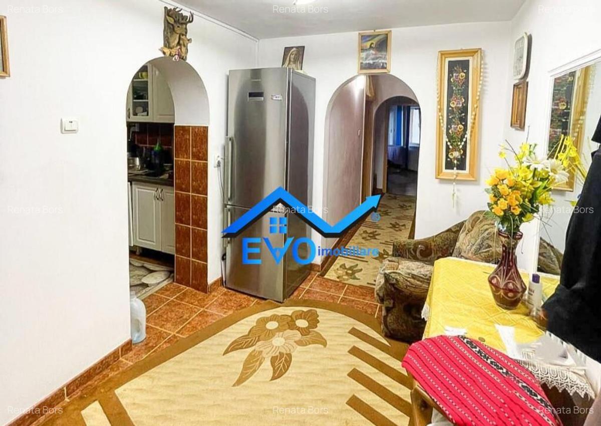 Apartament cu 3 camere, decomandat, parter, zona Frumoasa , - 2