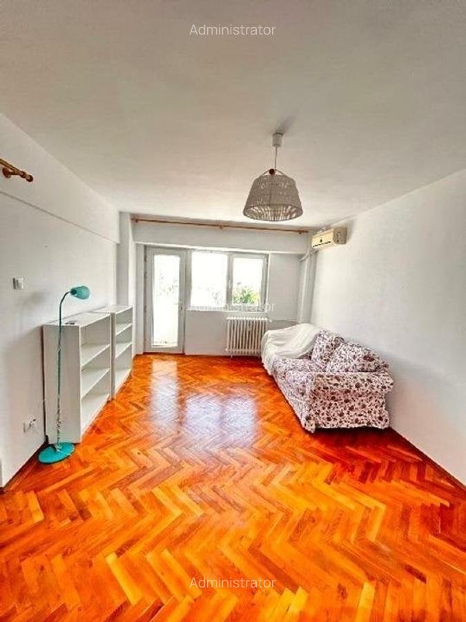 Piata Romana Calea Dorobantilor langa Facultatea ASE,aproape de metrou - 1