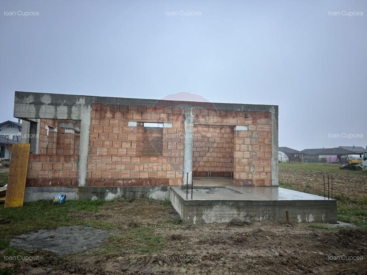 OCAZIE. Casa cu 4 camere de vanzare la rosu in Mocira. - 4