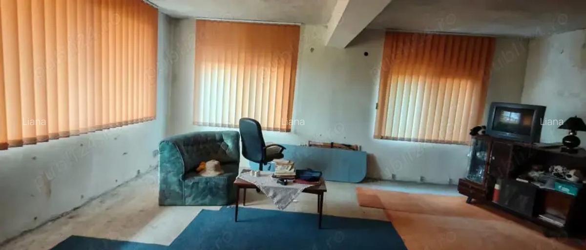 Vand casa cu etaj in localitatea Lapu?nic - 2