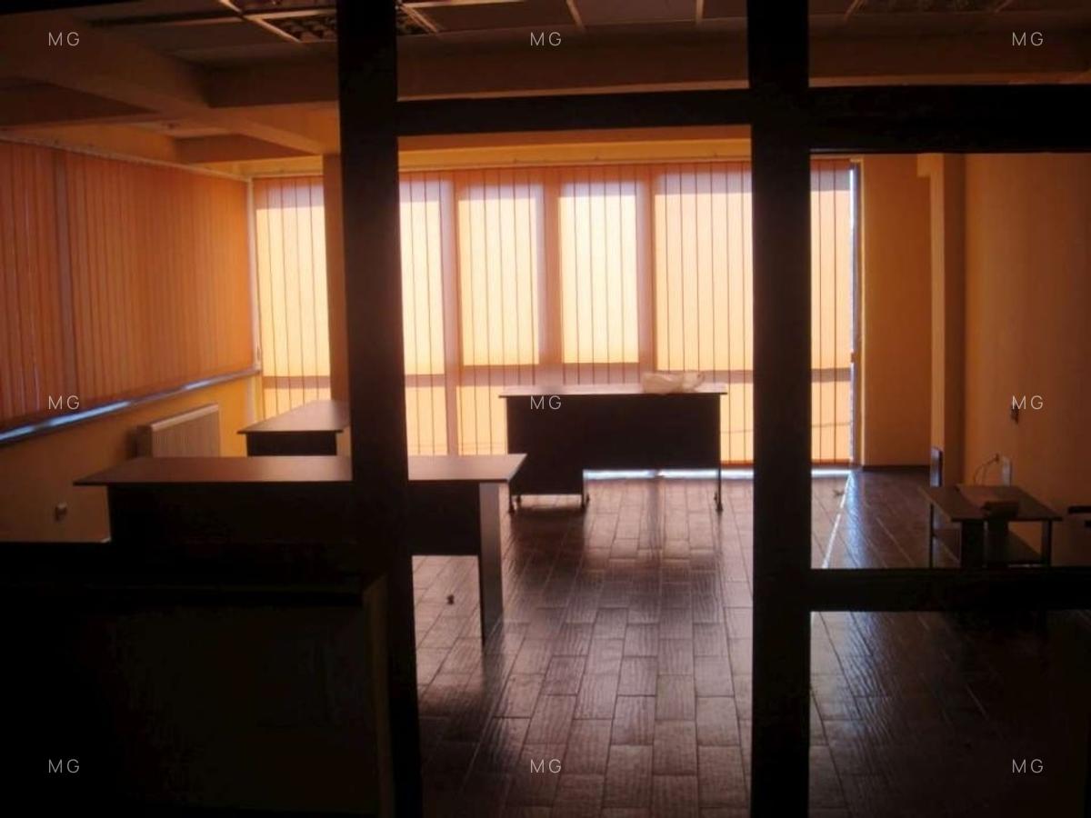 Birou 74 m2, modern , luminos, central, locuri parcare, cladire birouri - 13