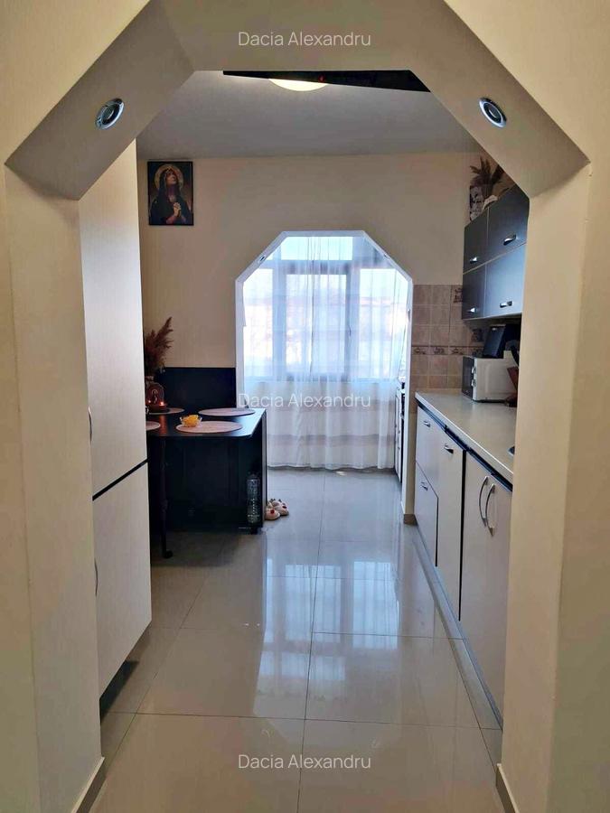 Apartament cu 3 camere decomandat în Dacia - 8