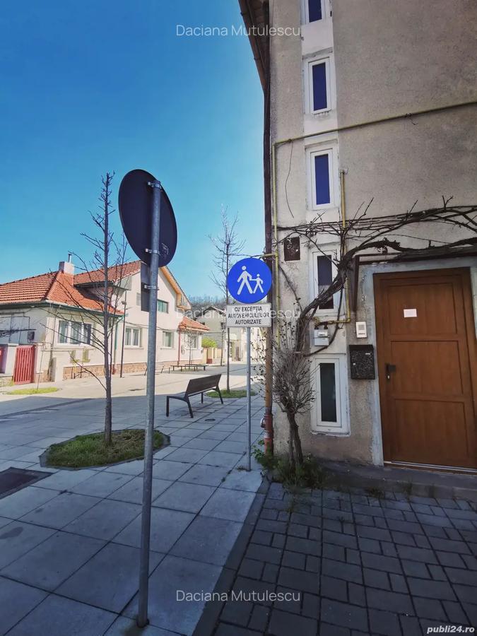 Vand apartament la casa in zona centrala Resita - 2