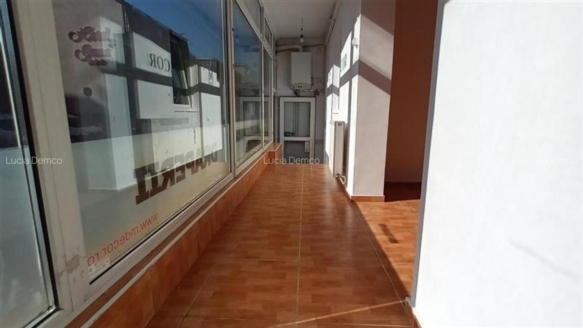 Spatiu comercial cu vitrina de 8 m, pretabil pentru birouri sau cabinete medical - 2