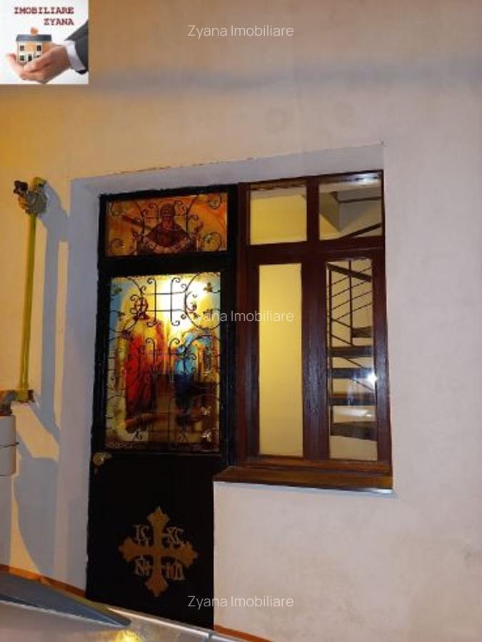 Bd. Unirii – Strada Traian  Vila / Spatiu Comercial Renovat, 10 camere, suprafata utila - 300 mp. - 2