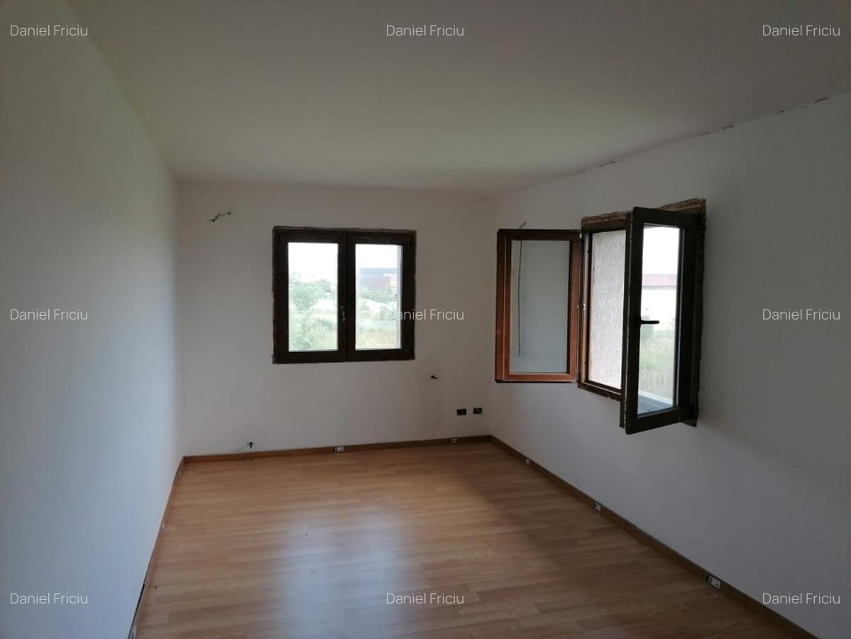 Casa - vila de vanzare construita in stil italian - 6