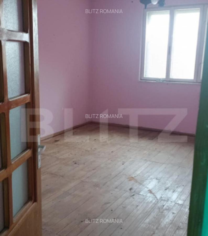 Casa cu 3 camere, bucatarie si baie, 105 mp ?i un teren de - 2