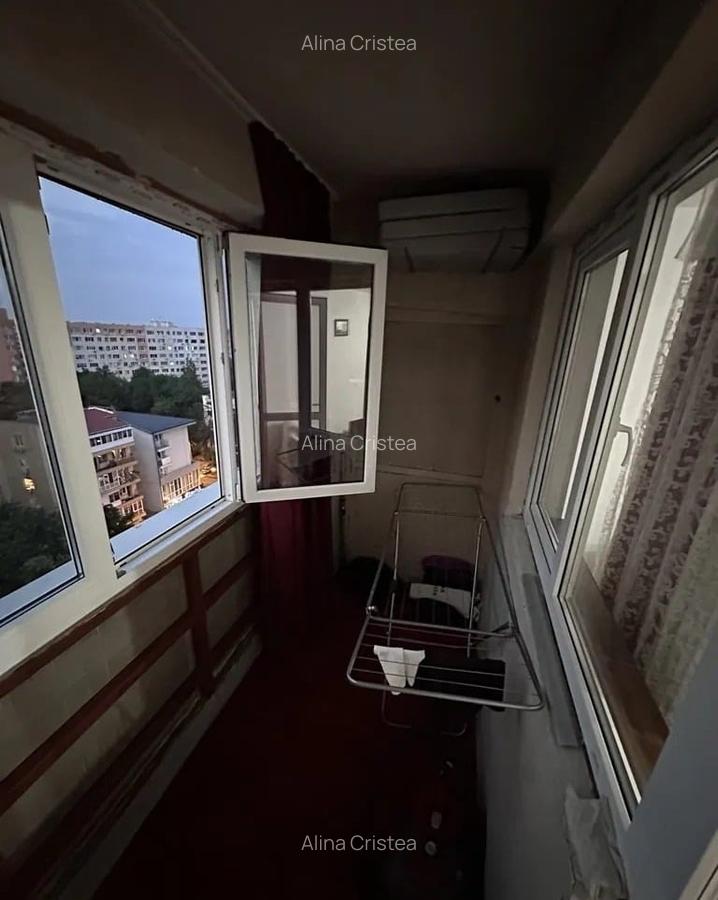 Metrou 1 Decembrie - Apartament 2 camere , decomandat - 9