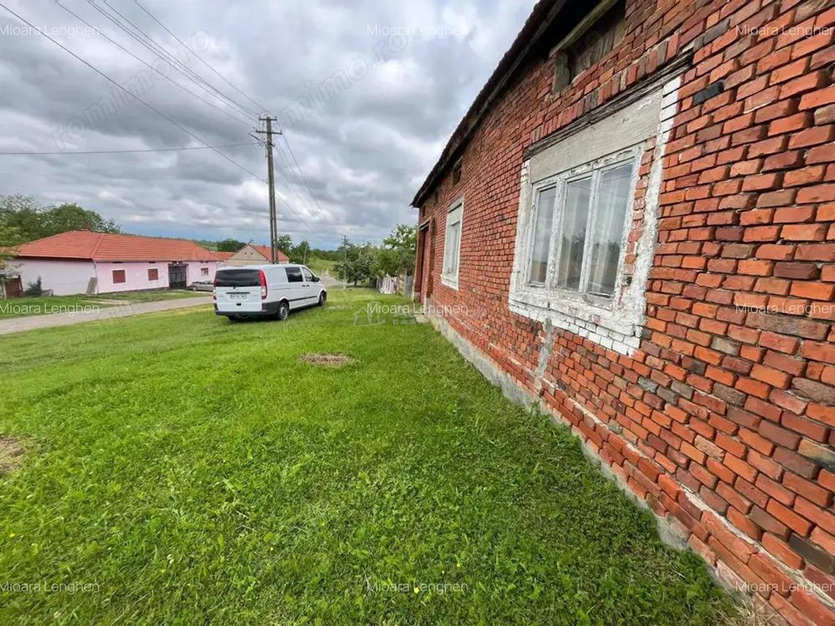 Honorici, Casa Cu Teren, 230 Mp. Suprafata construita, 1.700 Mp. Suprafata teren - 18