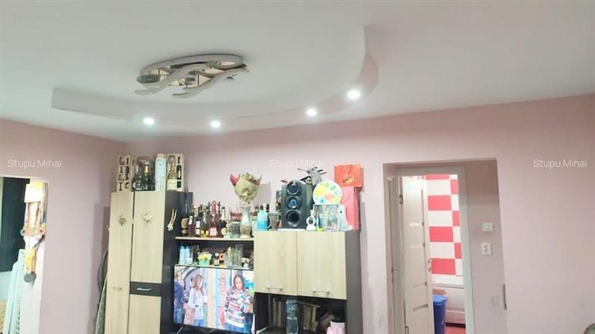 Apartament 2 camere, etaj 2, mobilat, zona Ura - 15