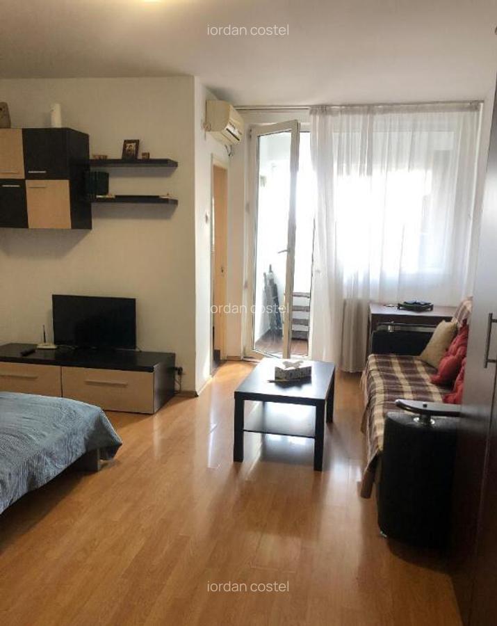 Titan, Metrou, Potcoava, garsoniera - 8