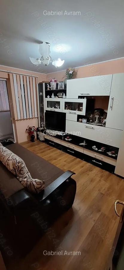 Apartament 3 camere situat la etajul 3 - 10