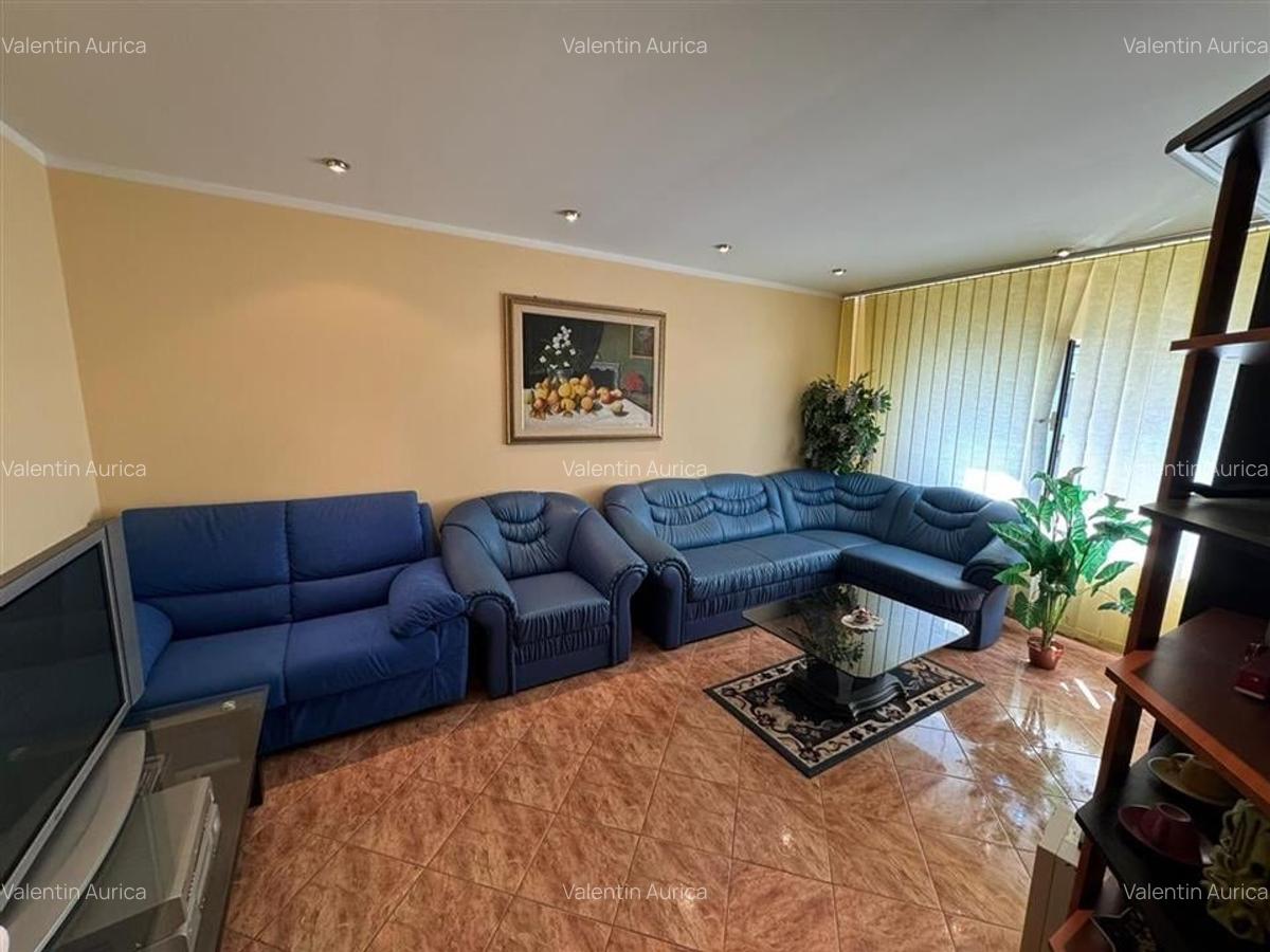 Apartament 2 camere, 54mp, etaj 4 cu acoperis - Central - - 4