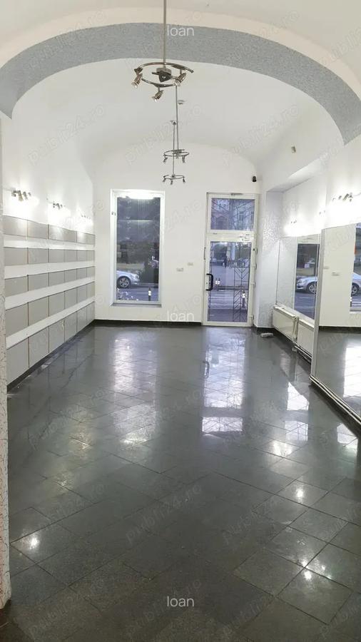 Dau in chirie spatiu comercial Arad, central, Piata Avram Iancu - 1