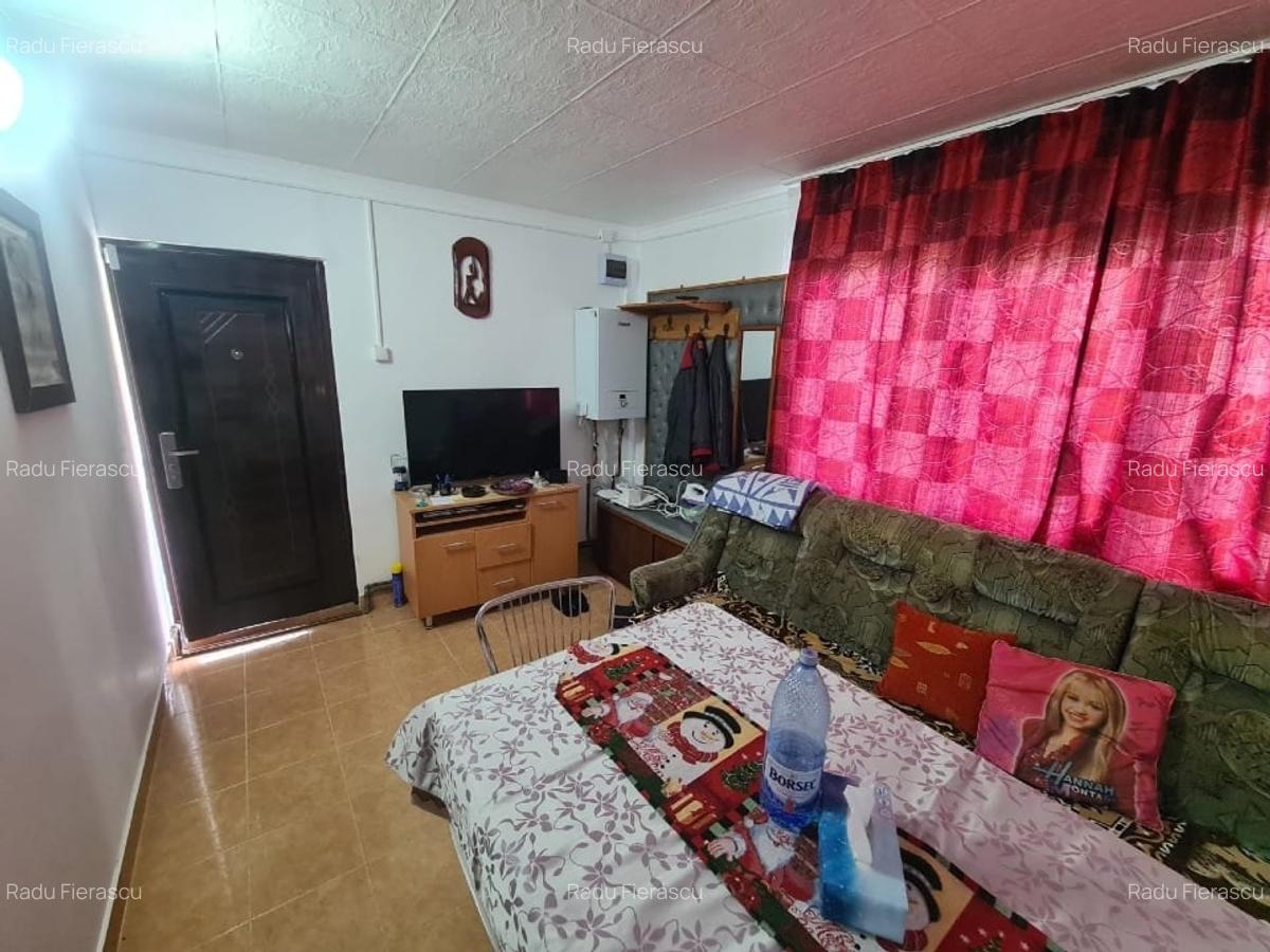 Casă + Anexă pe teren de 1.200 m² în Berislăvești, județul Vâlcea - 4