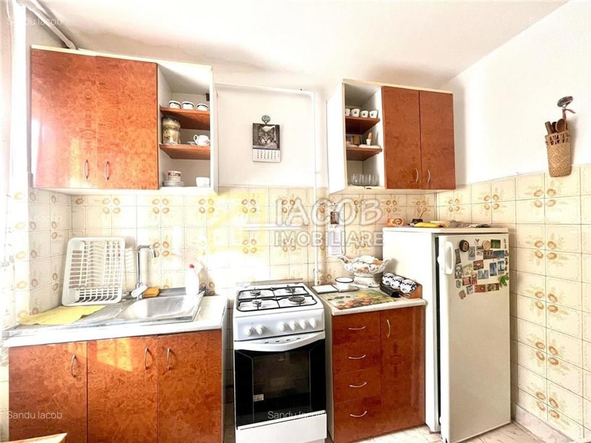 Apartament cu doua camere semidecomandate, zona Aviatori, Bacau - 10