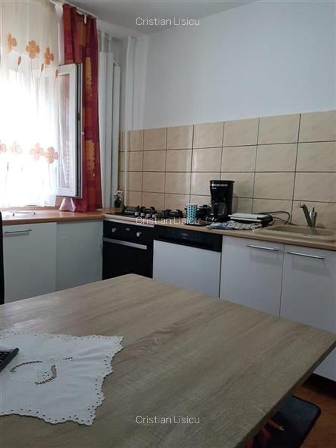 Apartament 3 camere,etaj 2, semidecomandat, renovat, zona ?mbovi?a - 16
