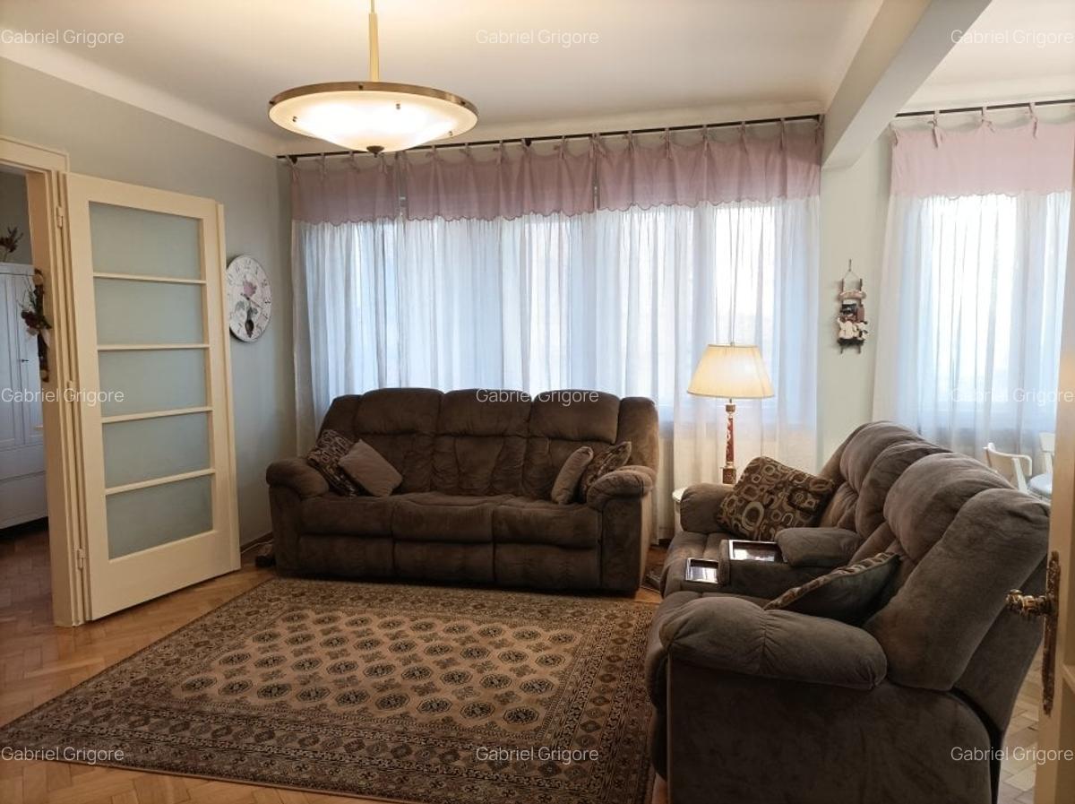 Apartament cu 3 camere semidecomandat, mobilat în Central - 1