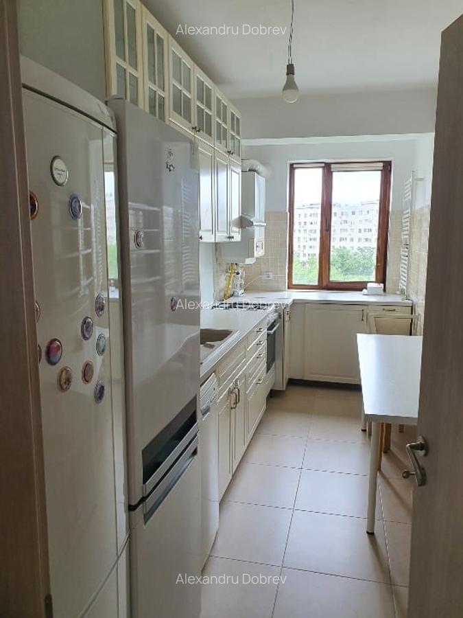 Apartament cu 5 camere decomandat în Titan - 7