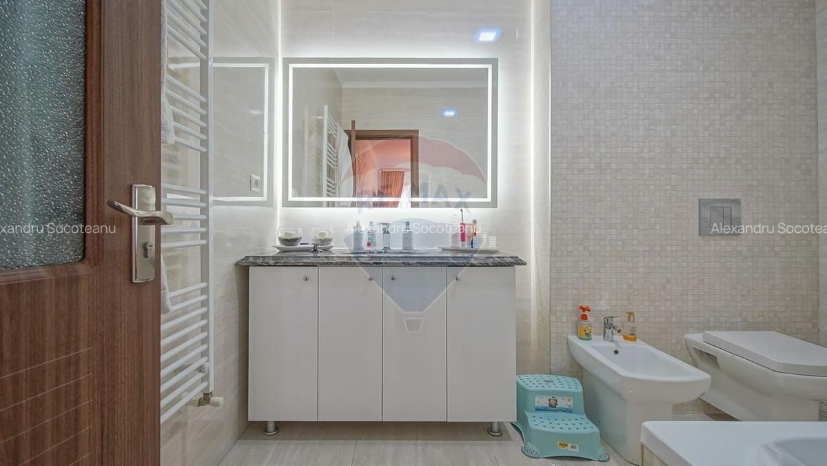 Apartament cu 4 camere decomandat, mobilat în Tractorul - 9