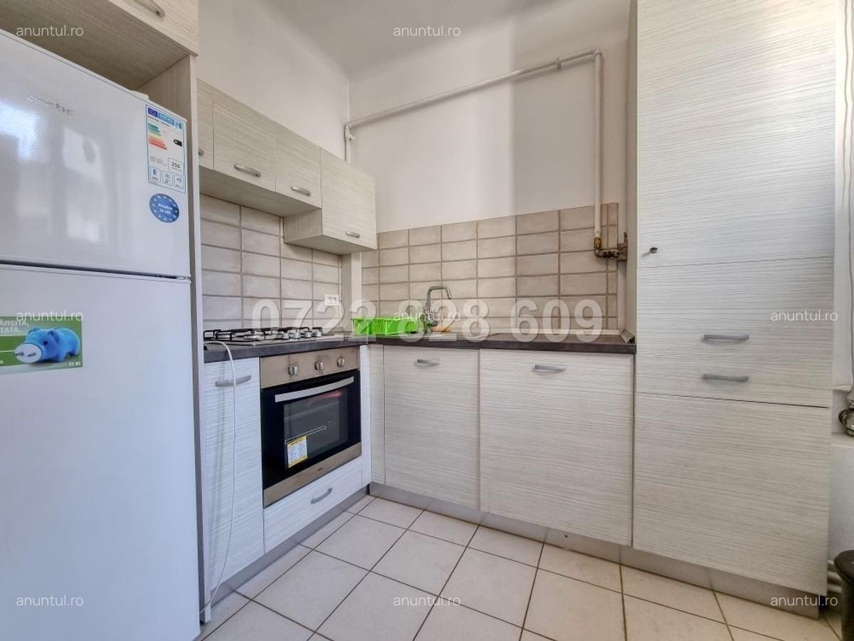 Piata Romana, langa Ambasada Angliei, 4 camere - 17