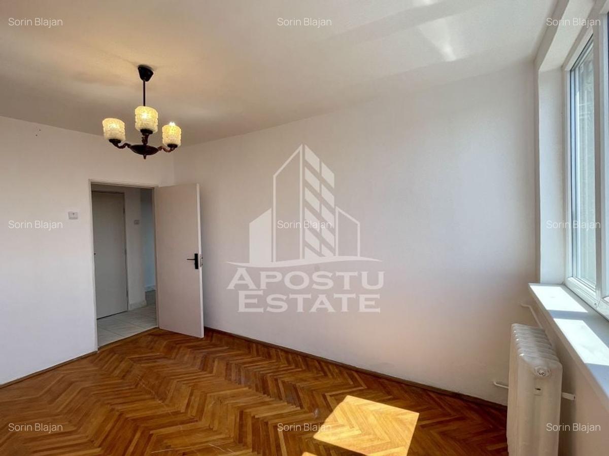 Apartament cu trei camere decomandat Bd. Cetatii - 1