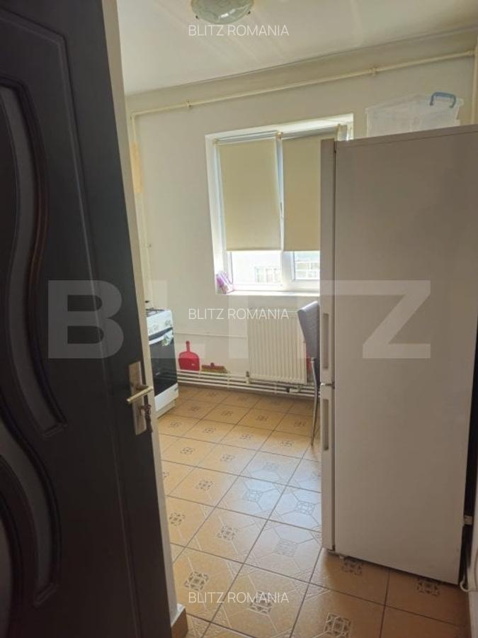 Apartament de vanzare,  cu 2 camere, 33 mp, zona Piata 1 Mai - 10