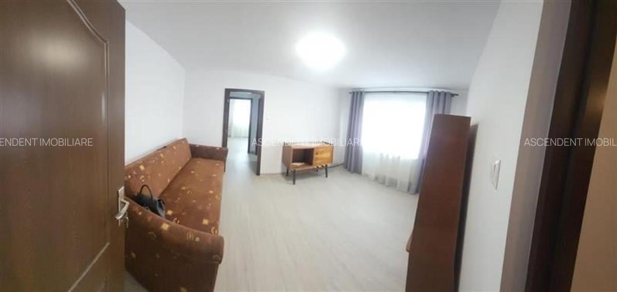 Apartament cu 3 camere decomandat în Exterior Est - 1