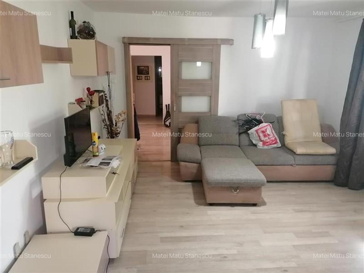 Apartament cu 3 camere semidecomandat în Soarelui - 1