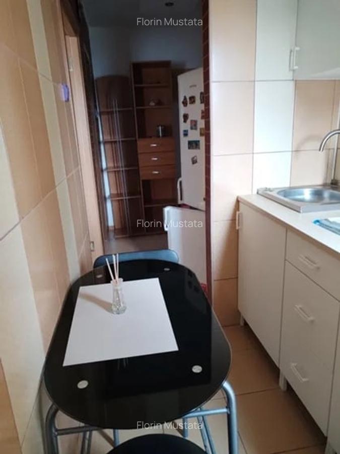 Garsoniera decomandata, zona Viziru 1. - 5