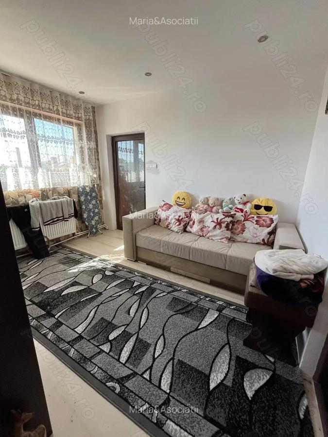 COMISION 0 Casa P+1 2 intrari 7 camere 4 bai teren total 861 mp Poroinica - 8