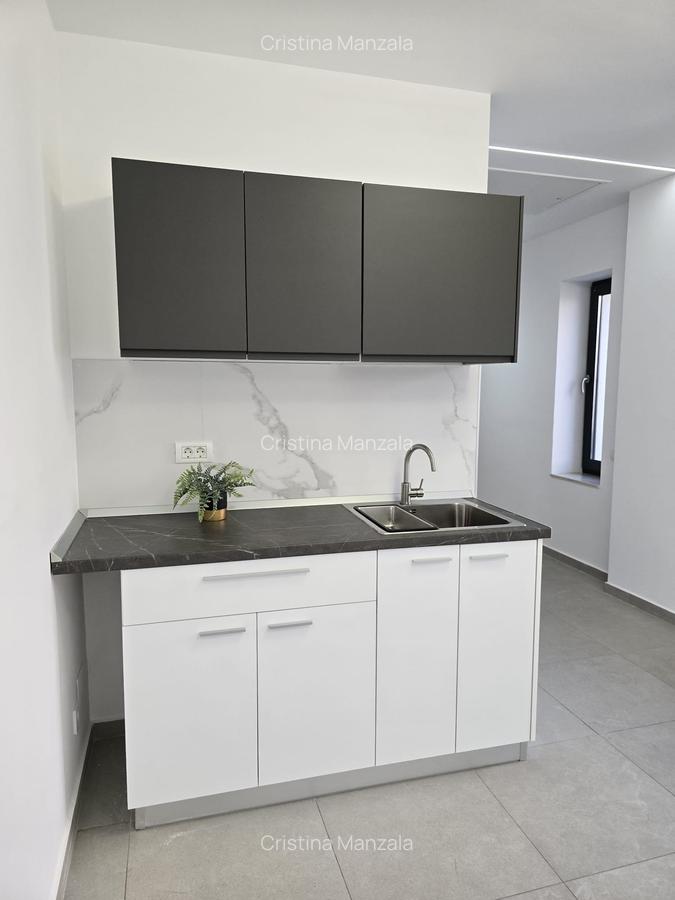Tineretului-Parcul Carol ,casa renovată P+1,fara curte ,100 mp ,terasa mare - 25
