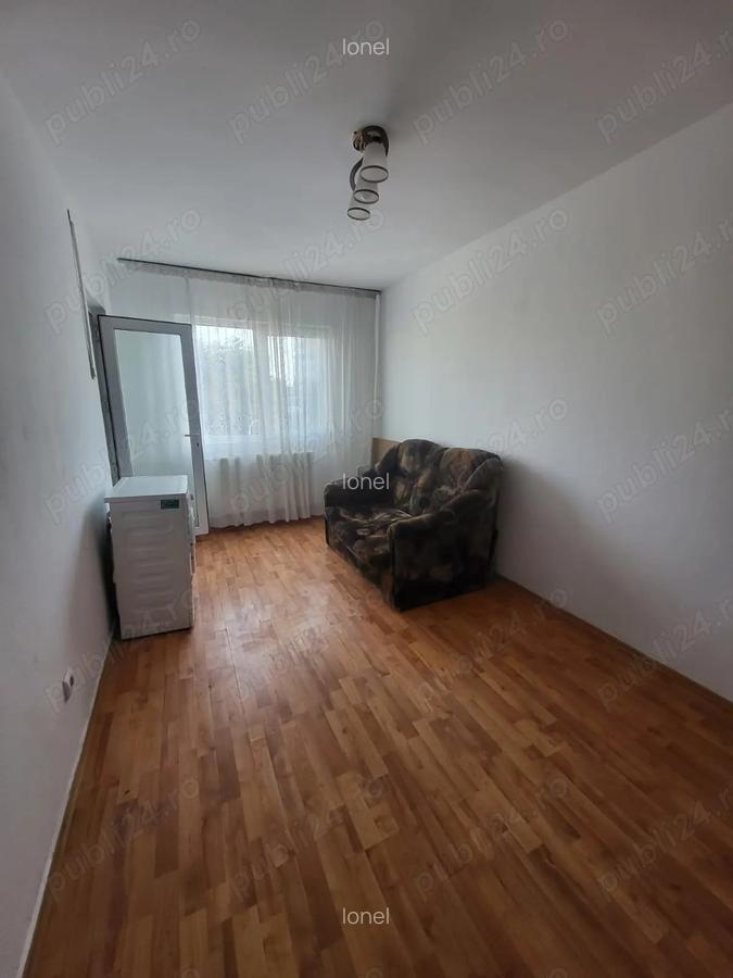 Vand apartament cu o camera, situat la etajul 3, in cartierul Micro 40 in spatele pie?ei. - 2 Vand apartament cu o camera, situat la etajul 3, in cartierul Micro 40 in spatele pie?ei. - 2