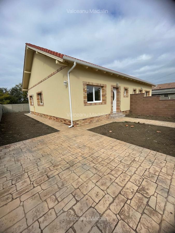 360 Grade Imobiliare oferă spre vânzare două jumătăți de duplex, Bucovat - 11