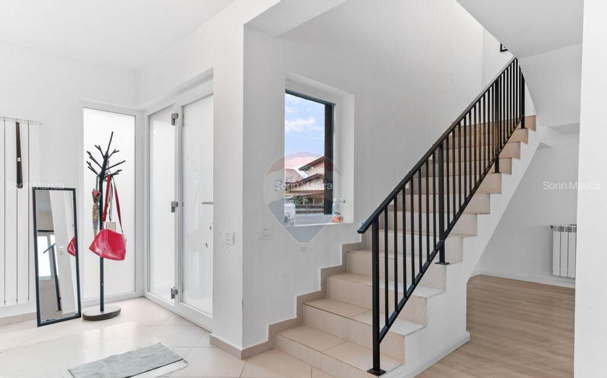 VANZARE Casa / Vila moderna cu 4 camere si curte Dragom... - 13