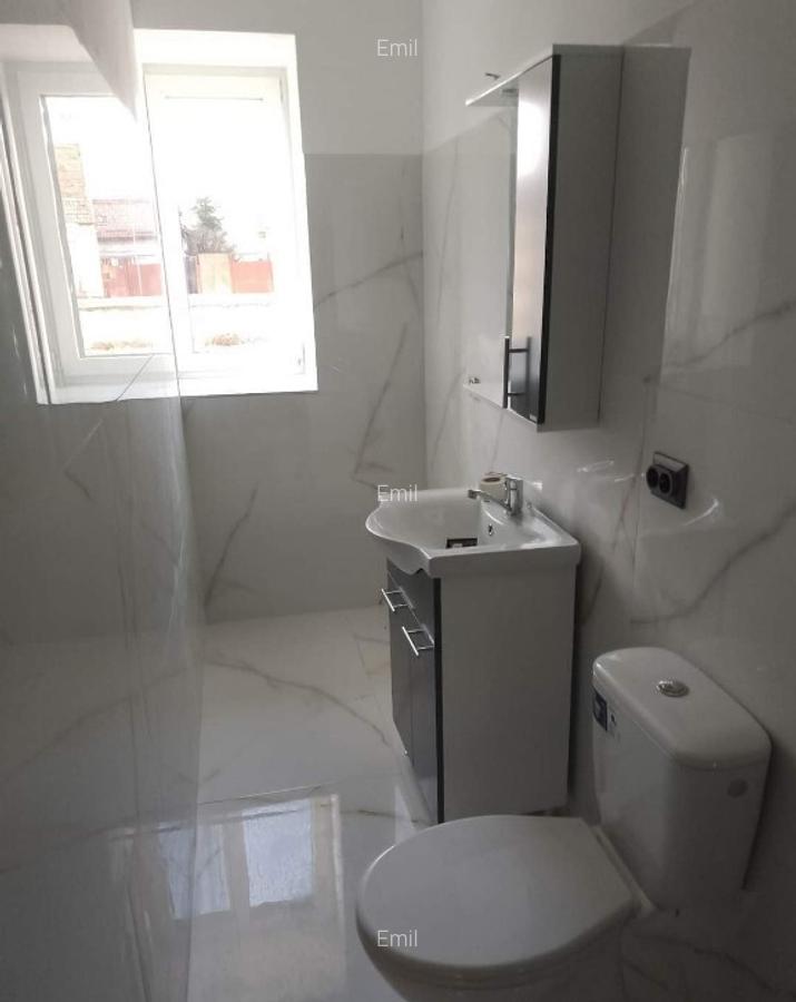 Casa Unirea formata din doua apartamente,cu doua intrari separate. - 6