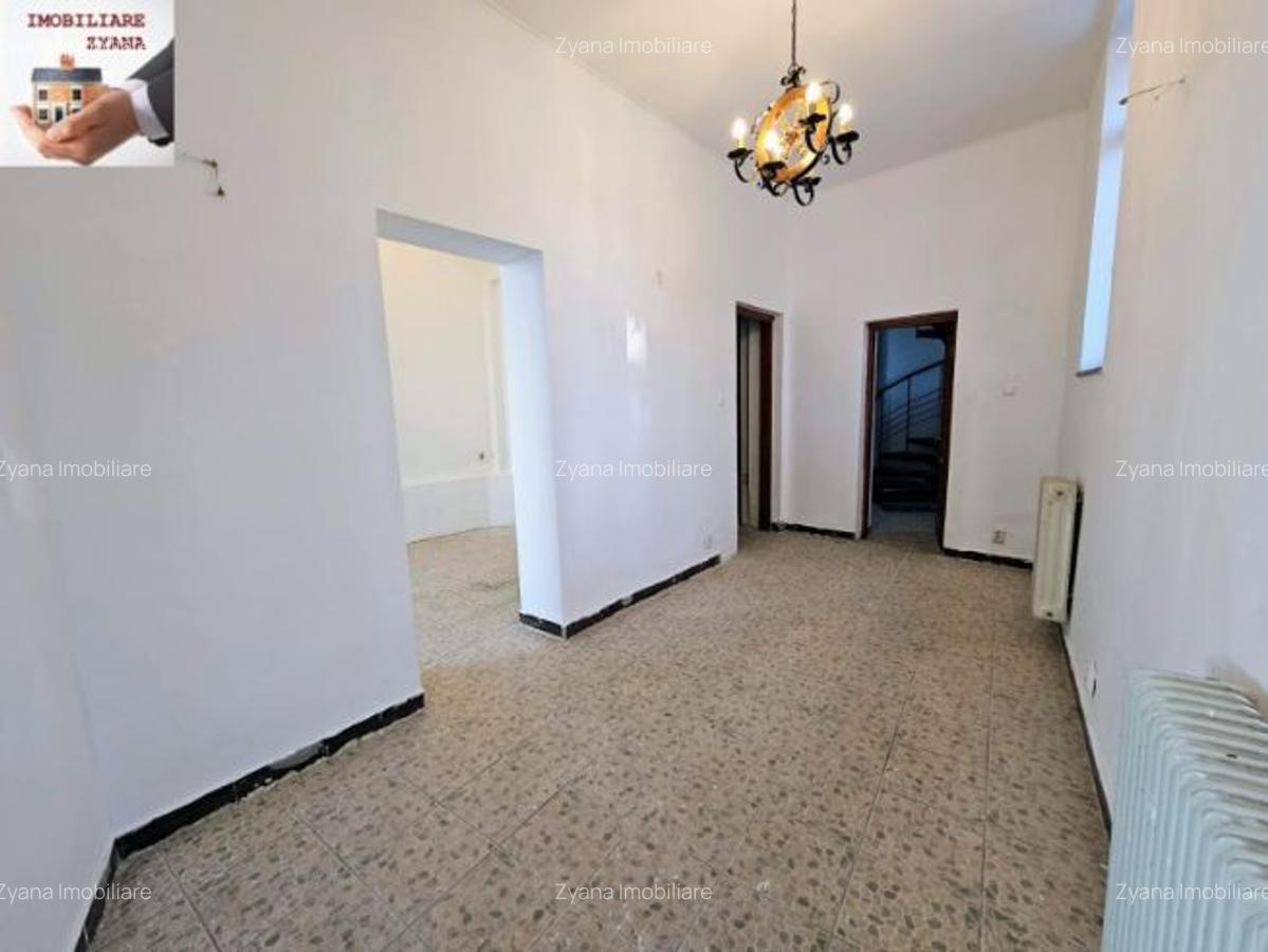 Bd. Unirii – Strada Traian  Vila / Spatiu Comercial Renovat, 10 camere, suprafata utila - 300 mp. - 3