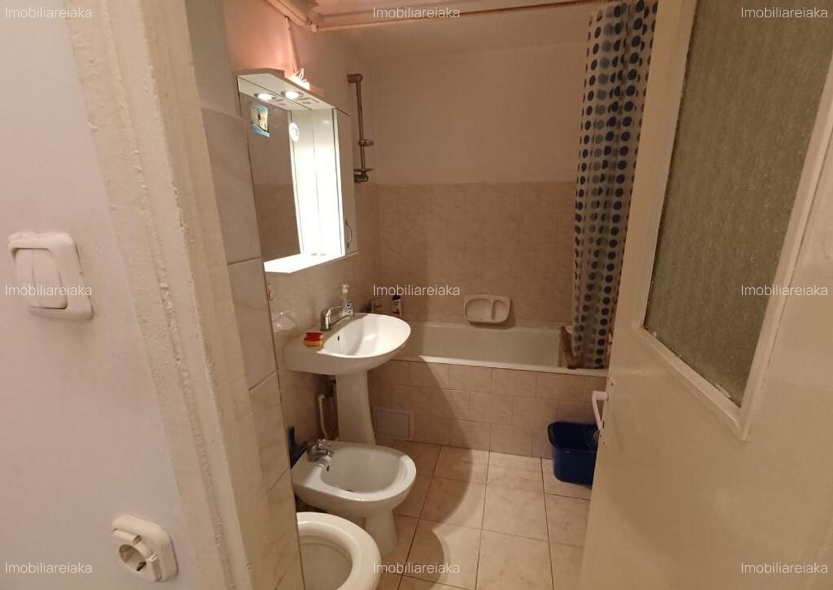 Republicii, zona Marinex, 4camere, etaj 3 - 10